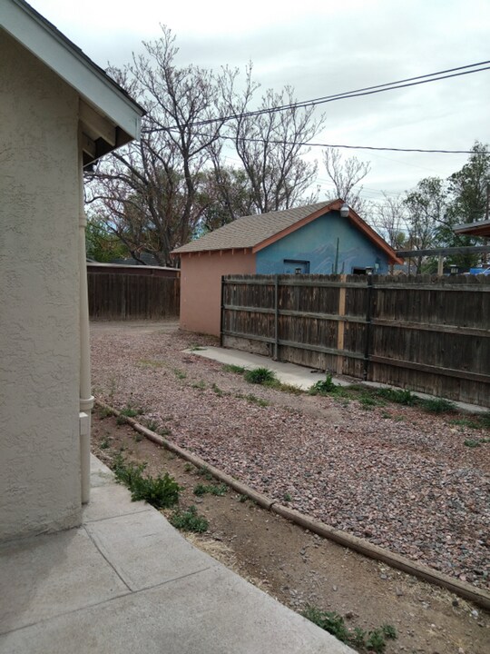 1004 Elm St in Pueblo, CO - Building Photo