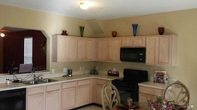 2015 Foxhill Dr, Unit 410 in Missouri City, TX - Building Photo - Building Photo