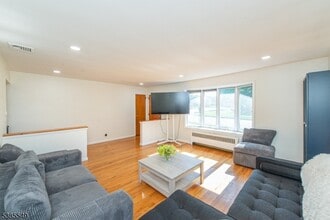 66 Kensington Ave in Clifton, NJ - Building Photo - Building Photo