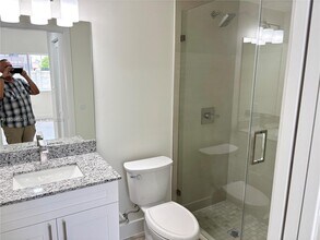 310 E 7th St in Hialeah, FL - Foto de edificio - Building Photo