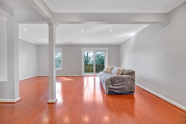 7826 Mt Woodley Pl in Alexandria, VA - Building Photo - Building Photo