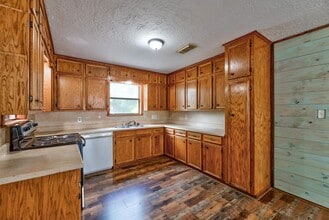 528 27th St in Woodville, TX - Building Photo - Building Photo