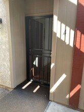 5462 Adobe Falls Rd in San Diego, CA - Foto de edificio - Building Photo