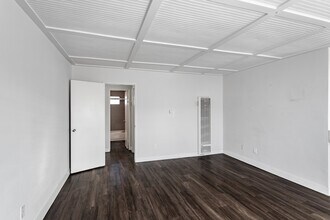Samoa in Los Angeles, CA - Building Photo - Interior Photo