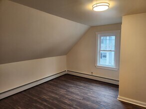 8 Siegel St, Unit #2 in Bristol, RI - Building Photo - Building Photo