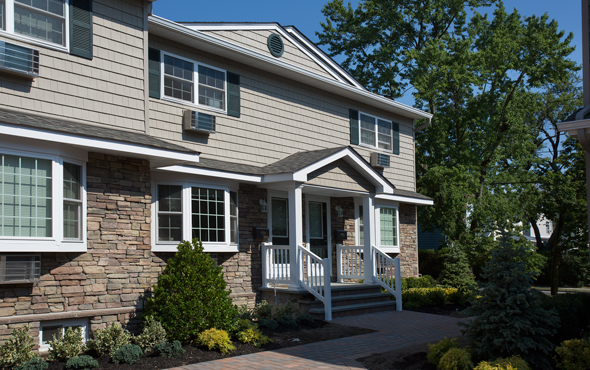 Fairfield Townhouses At Babylon Village in Babylon, NY - Building Photo - Building Photo