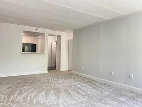 1933 Commonwealth Ave, Unit 108 in Boston, MA - Building Photo - Building Photo