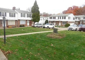 6488 Ridge Rd in Parma, OH - Building Photo