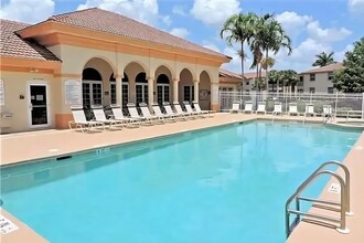 15385 Bellamar Cir, Unit 413 in Ft. Myers, FL - Foto de edificio - Building Photo