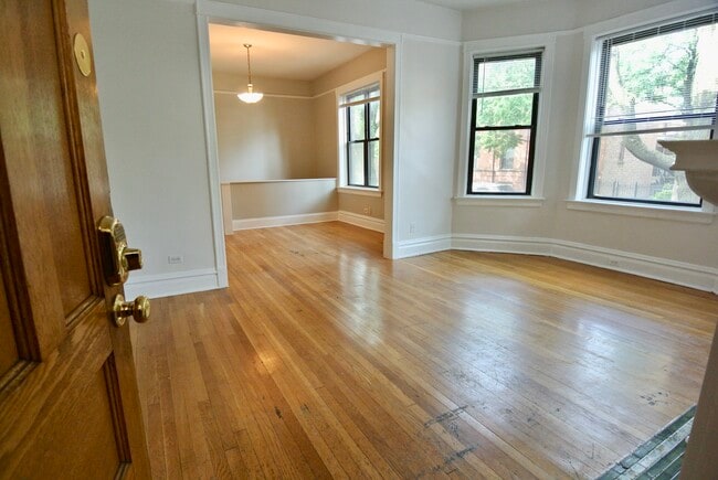 3809 N Lakewood Ave #1