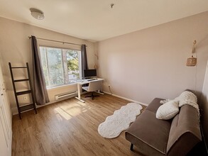 2117 N 107th St, Unit 403 in Seattle, WA - Building Photo - Building Photo
