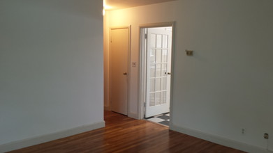 22 Alton Pl, Unit 6 in Brookline, MA - Building Photo - Building Photo