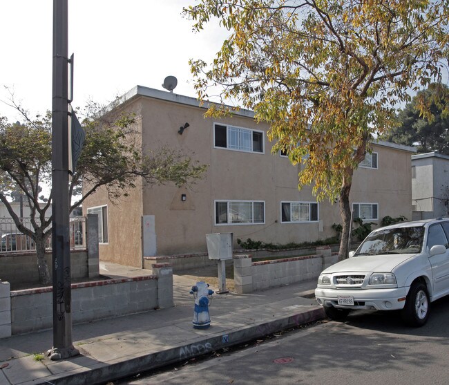 10422 Lampson Ave in Garden Grove, CA - Foto de edificio - Building Photo