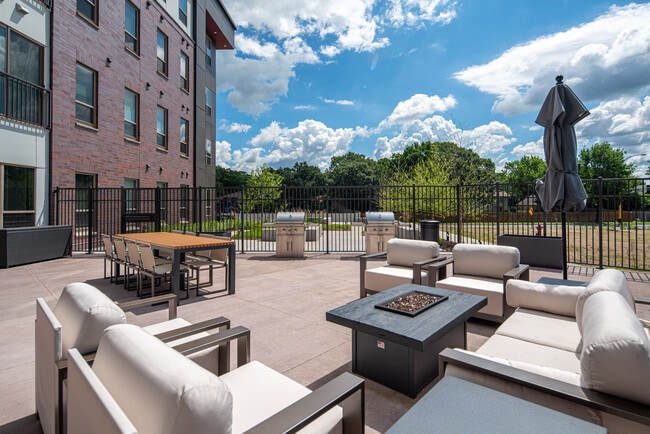 Lyra in Coon Rapids, MN - Foto de edificio - Building Photo