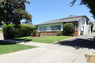 14329 Tiara St in Los Angeles, CA - Building Photo - Building Photo