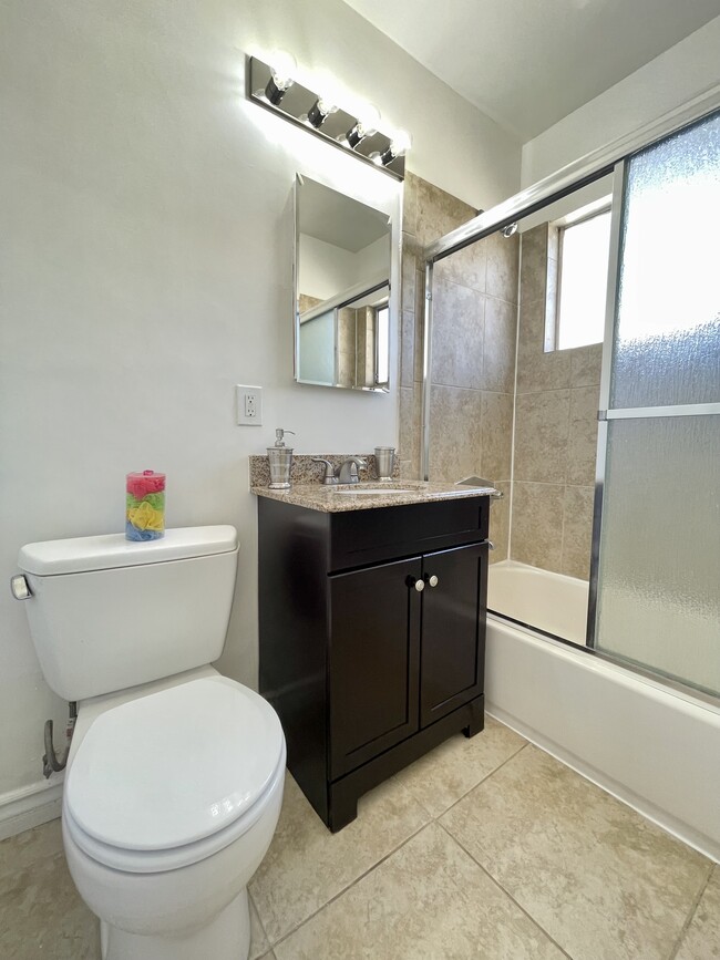 4948 Rosewood Ave in Los Angeles, CA - Building Photo - Floor Plan
