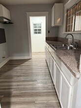 636 W 75th St in Los Angeles, CA - Foto de edificio - Building Photo