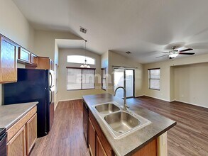 2472 W Cool Water Way in Queen Creek, AZ - Foto de edificio - Building Photo