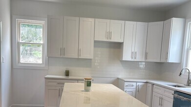 31 Carmel St, Unit 1 in New Haven, CT - Foto de edificio - Building Photo