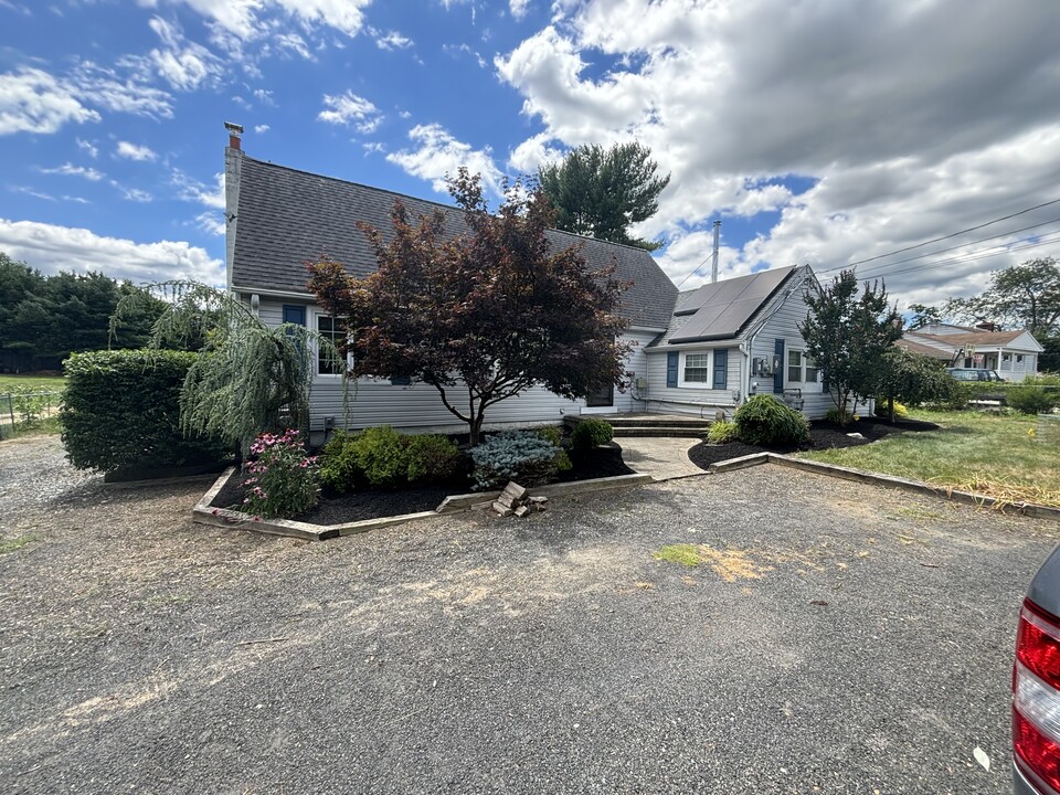 1921 Pitman Downer Rd in Williamstown, NJ - Building Photo