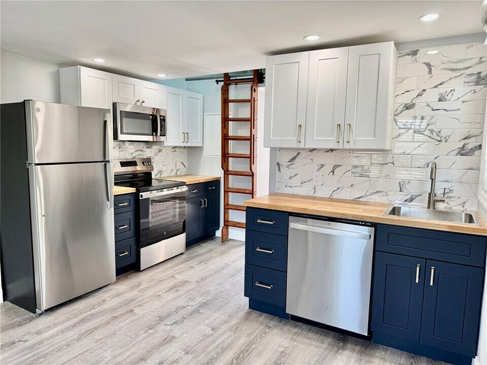 119 125th Ave in Treasure Island, FL - Building Photo