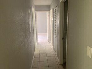 1489 N Mangonia Cir in West Palm Beach, FL - Building Photo - Building Photo