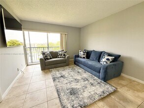8550 N Sherman Cir in Miramar, FL - Building Photo - Building Photo