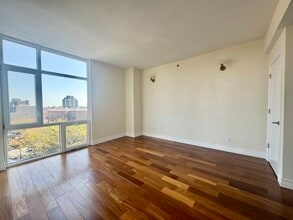 61-18-18 Austin St in Queens, NY - Building Photo - Building Photo