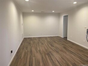 389 Clubhouse Ct, Unit 457 in Coram, NY - Building Photo - Building Photo