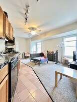 29 Holland St, Unit 4 in Somerville, MA - Building Photo