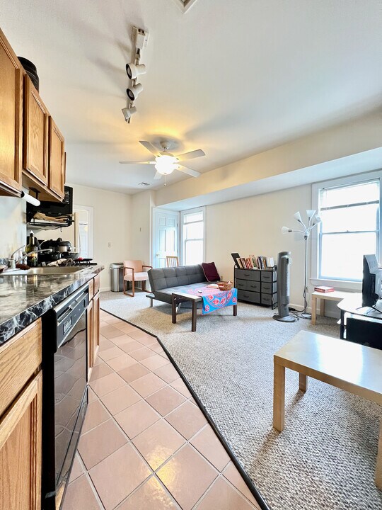 29 Holland St, Unit 4 in Somerville, MA - Building Photo