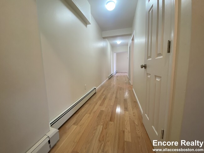 1640 Commonwealth Ave, Unit 0 in Boston, MA - Building Photo - Building Photo