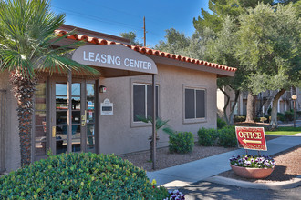 Somerset Place Apartments in Tucson, AZ - Foto de edificio - Building Photo