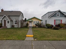 113 W 3rd St in Port Angeles, WA - Building Photo