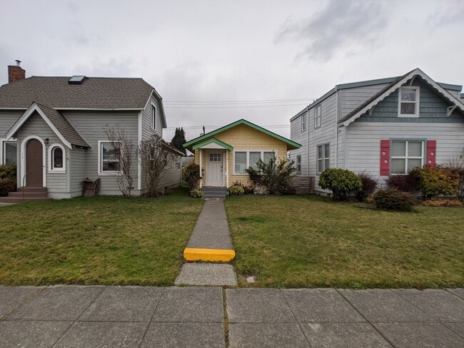 113 W 3rd St