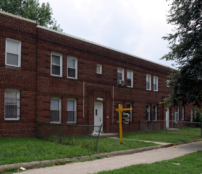 2013 I St NE in Washington, DC - Foto de edificio - Building Photo