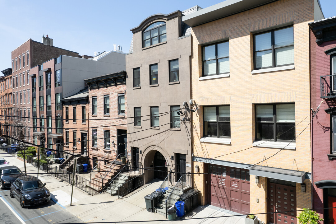 The Gemini in Hoboken, NJ - Building Photo