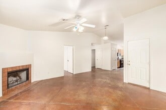 405 E Geronimo Bluff Loop in Tucson, AZ - Building Photo - Building Photo