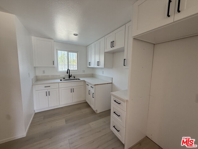 property at 1531 E 92nd St
