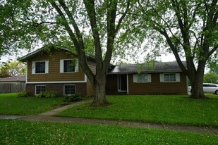 2031 Belmont Ct in Elgin, IL - Building Photo