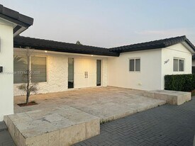 2837 SW 126th Ave in Miami, FL - Building Photo