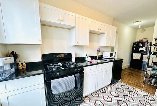 452 Park Dr, Unit 4 in Boston, MA - Building Photo - Building Photo