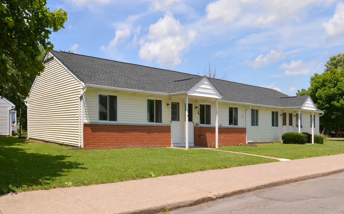 Maple Ridge Estates in Medina, NY - Building Photo