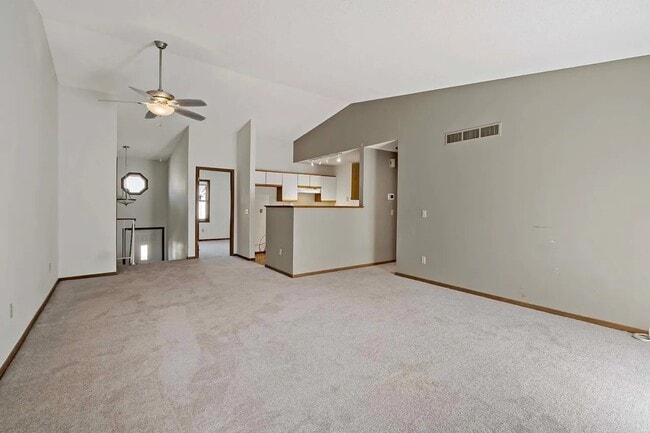 7259 Bren Ln in Eden Prairie, MN - Foto de edificio - Building Photo