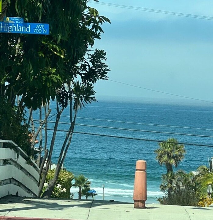706 Highland Ave in Manhattan Beach, CA - Building Photo