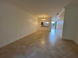 10613 NW 11th St in Pembroke Pines, FL - Building Photo