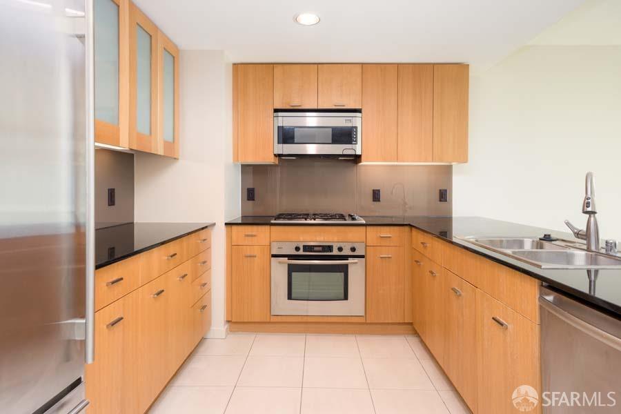 355 1st St in San Francisco, CA - Building Photo