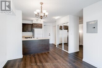 120 Dallimore Cir in Toronto, ON - Building Photo - Building Photo
