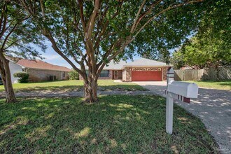 10033 Via Grande in Navarre, FL - Building Photo - Building Photo
