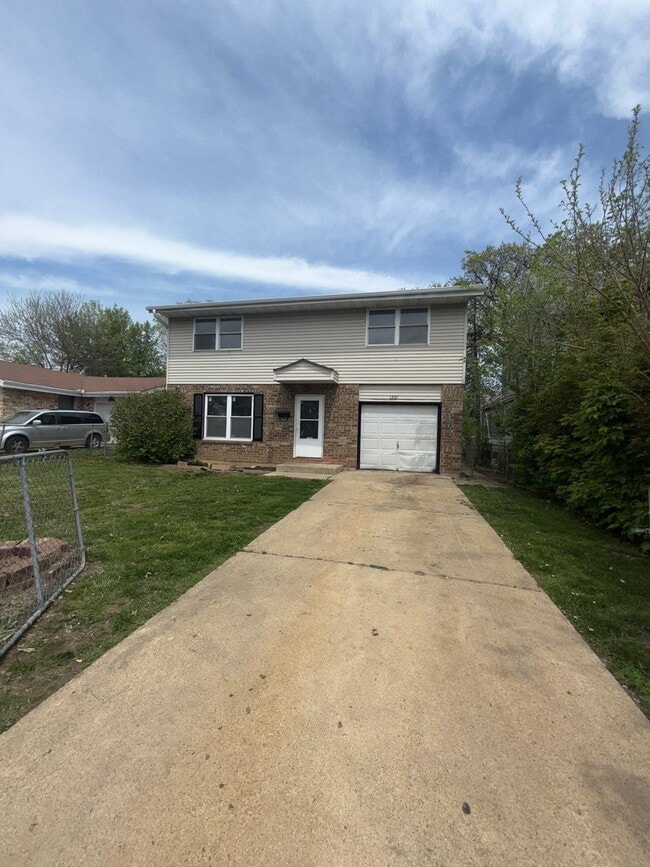 property at 1221 Chestnut St